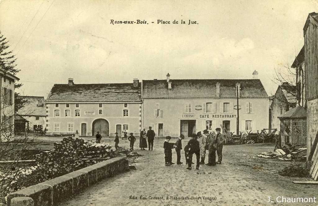 Raon-aux-Bois. - Place de la Jue (2).JPG